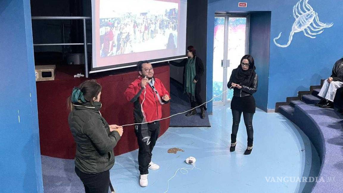 $!Los asistentes llevan todo lo aprendido a la práctica en el exterior del planetario.