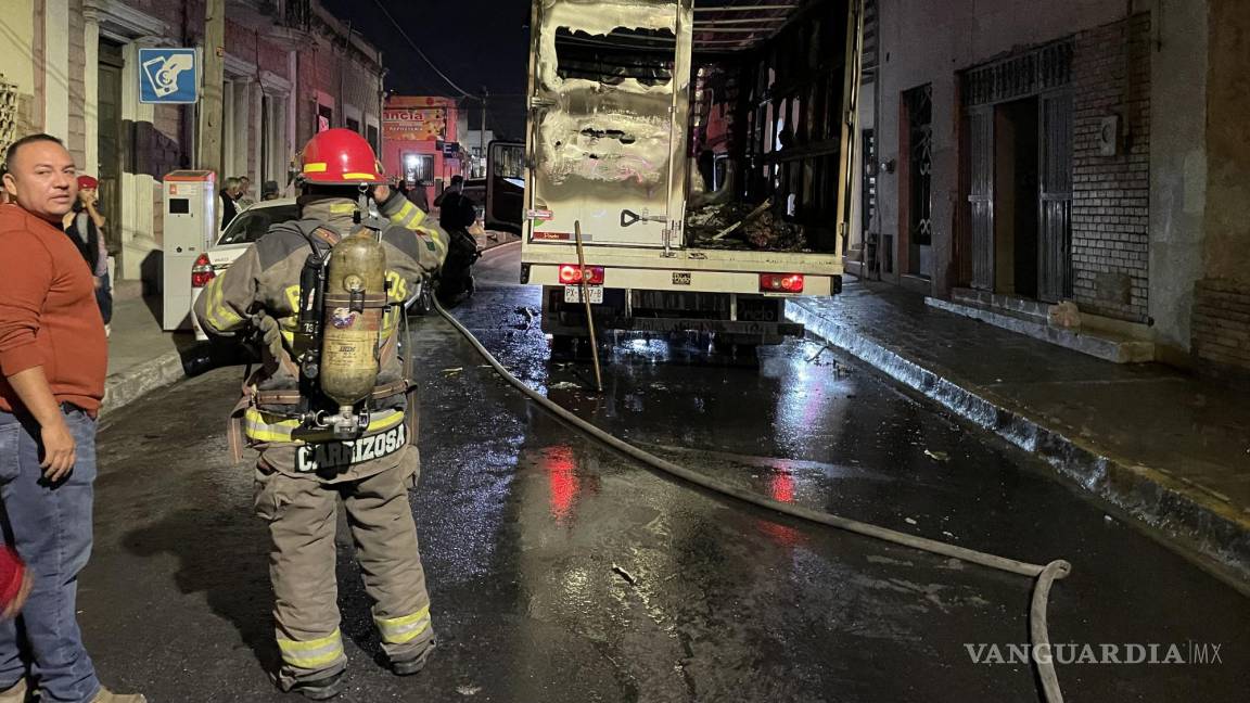 Se incendia camión de ‘Santa Claus’ en Saltillo: llevaba juguetes y ropa