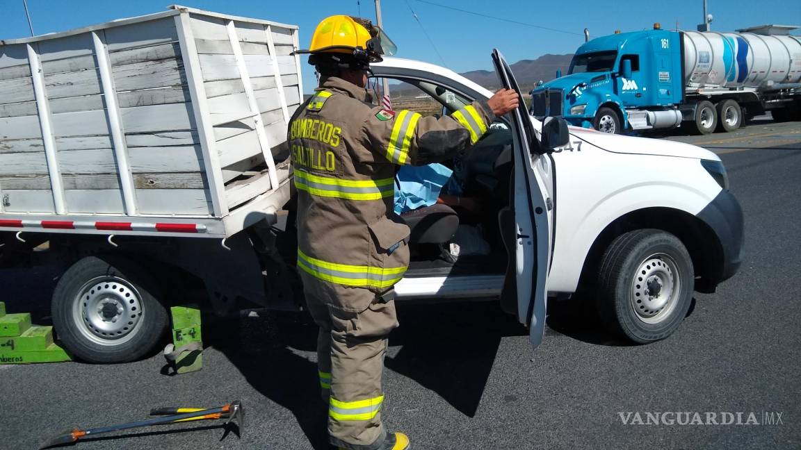 Tráiler choca a camioneta y mata al conductor en carretera Zacatecas