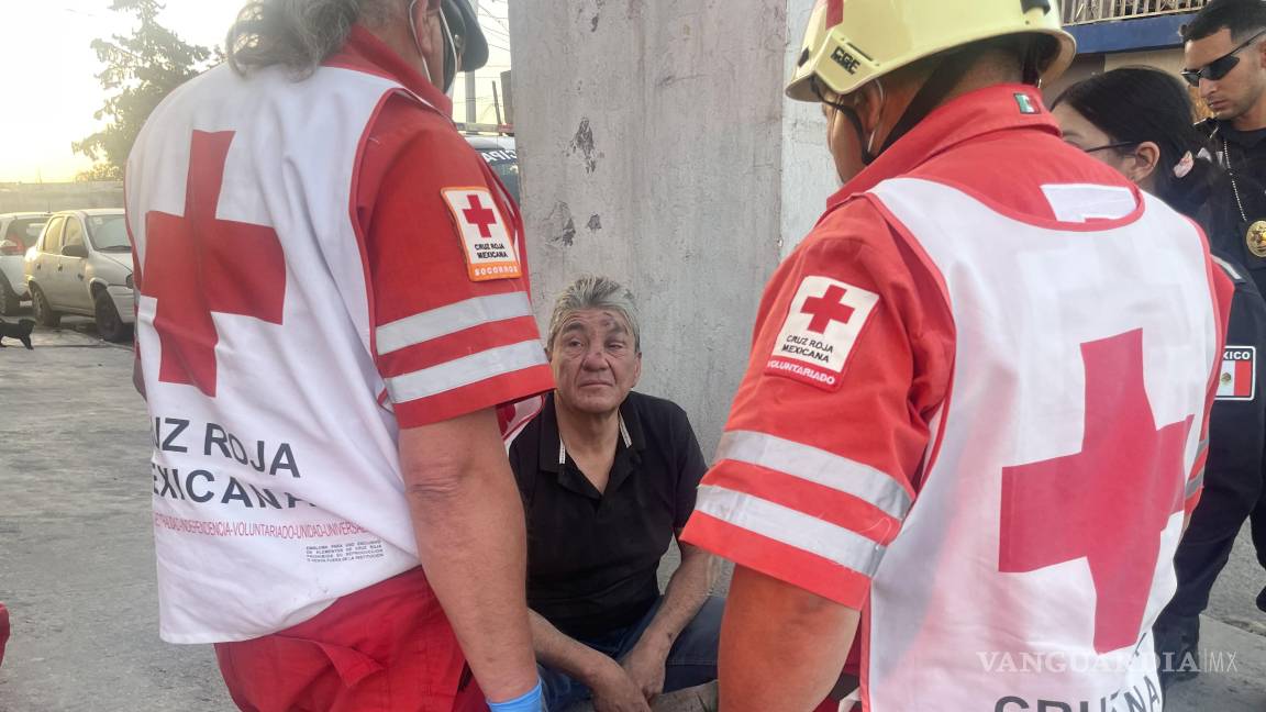 Albañil ebrio sufre fuerte caída tras ser desalojado en Saltillo