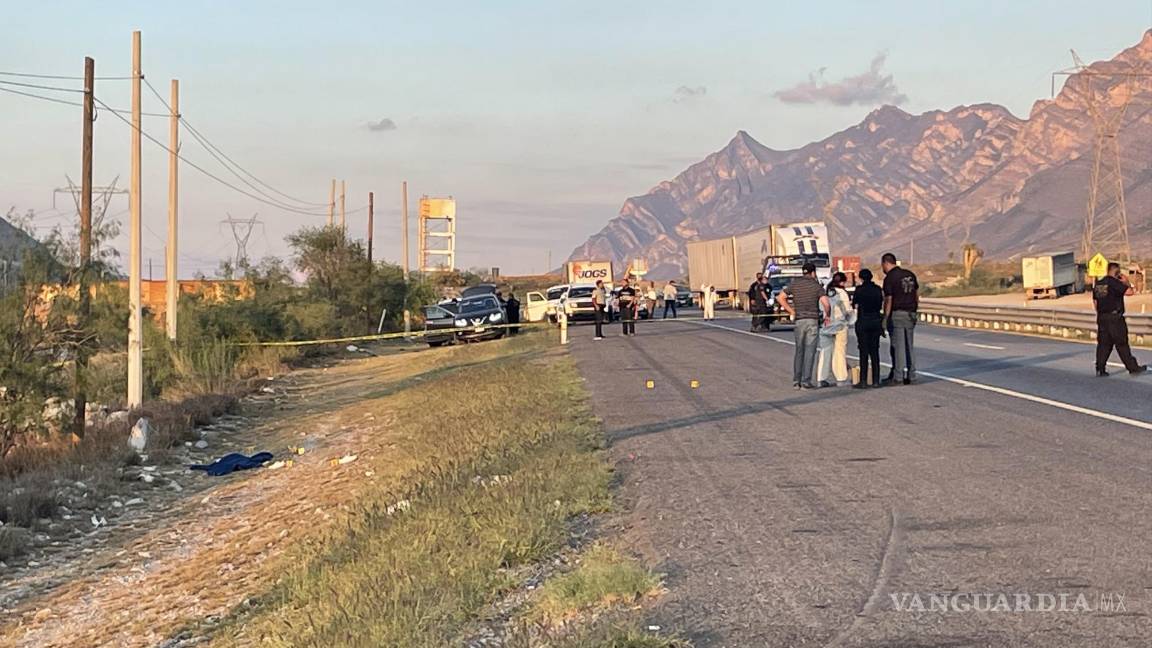 Hallan a hombre con 4 impactos de bala a orillas de la carretera Monterrey-Saltillo