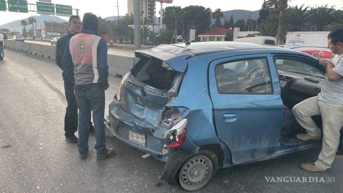 Saltillo: camión provoca fuerte accidente, responsable huye y abandona a su copiloto