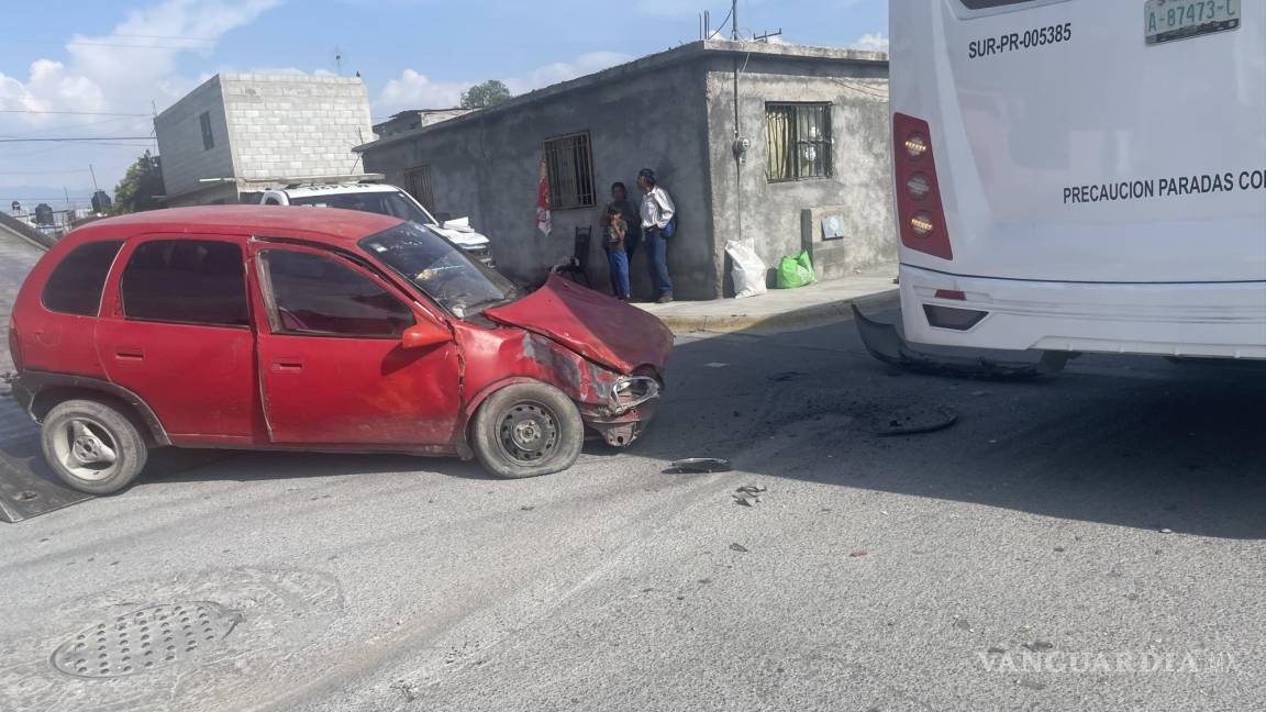 Chofer arriesga a trabajadores, se pasa alto en la Omega, en Saltillo