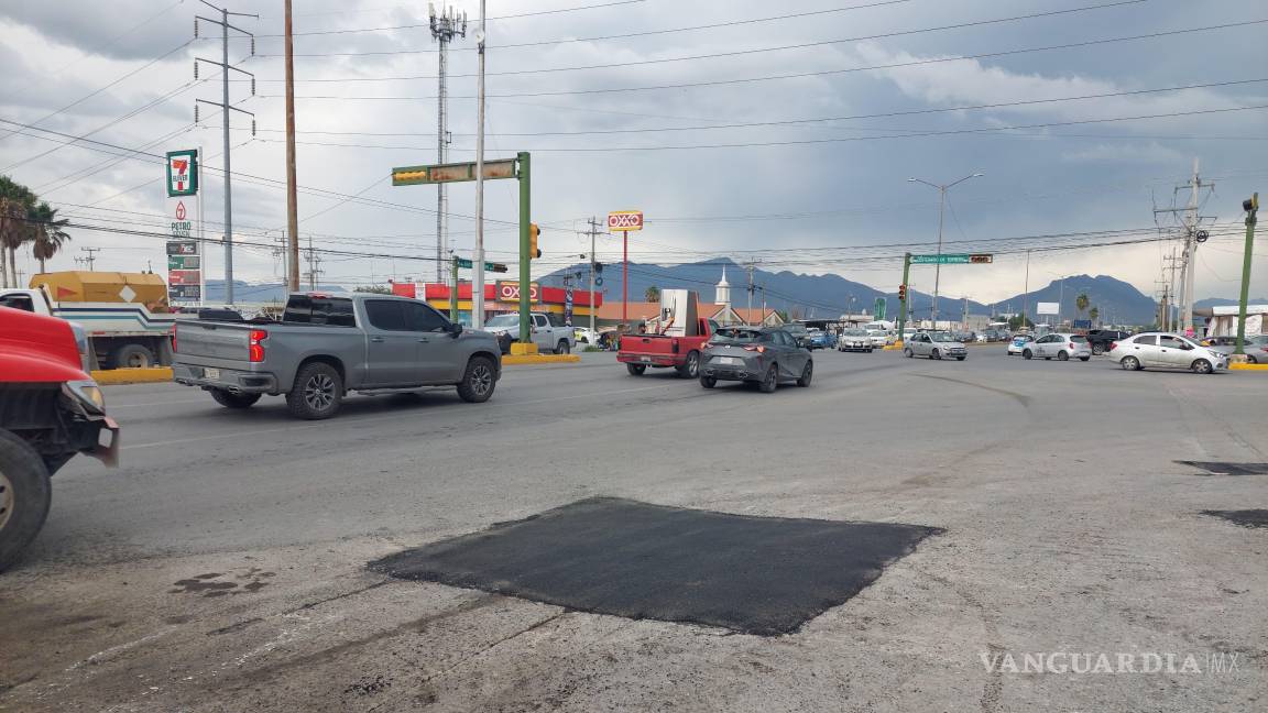 $!Brigadas de “Aquí andamos” llevan a cabo trabajos de bacheo en toda la ciudad.