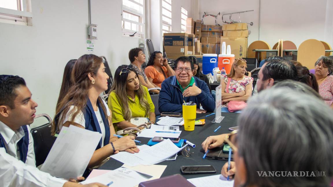 $!Durante las mesas temáticas, especialistas en salud, educación y terapia compartieron experiencias clave para trazar un modelo integral que responda a las necesidades reales de la comunidad autista en Saltillo.