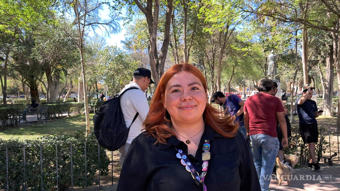 $!Vanessa Carranza, encargada de la comunidad Logia Saltillo, durante las actividades y rifas realizadas en la Alameda Zaragoza como parte del Pokémon GO Tour: Kalos.