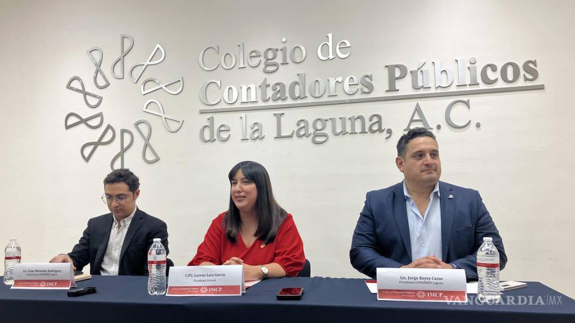 $!El presidente de la Coparmex Laguna, Jorge Reyes Casas, (d) informó que los socios del organismo empresarial a nivel nacional consideran que el mejor Estado para realizar inversiones es Coahuila.