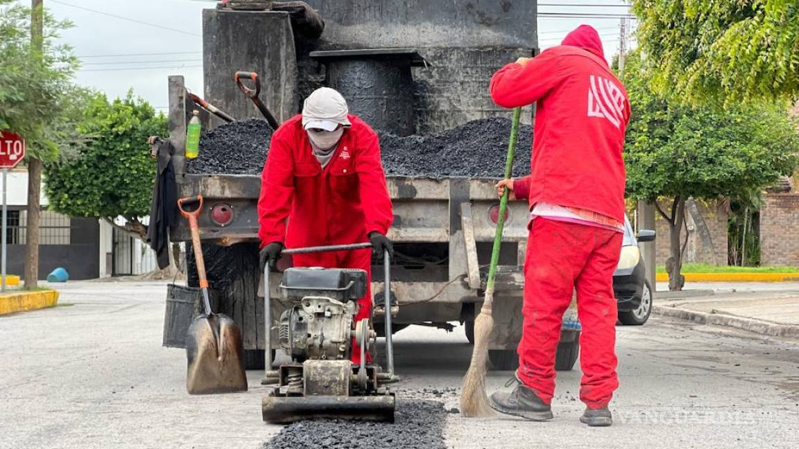 Aplican en Torreón plan emergente de bacheo, lluvias dejan calles maltrechas