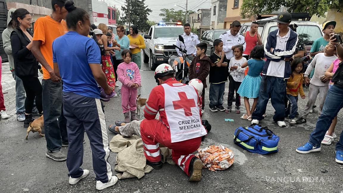 Adolescente atropella con su motocicleta a una menor, en Saltillo