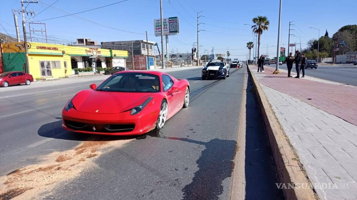 Impacta su Ferrari contra camellón en Ramos Arizpe; conductor ebrio es detenido