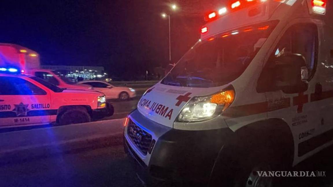 $!Cuerpos de emergencia se apersonaron al lugar y tras realizar maniobras para el rescate del lesionado lo trasladaron a un hospital.