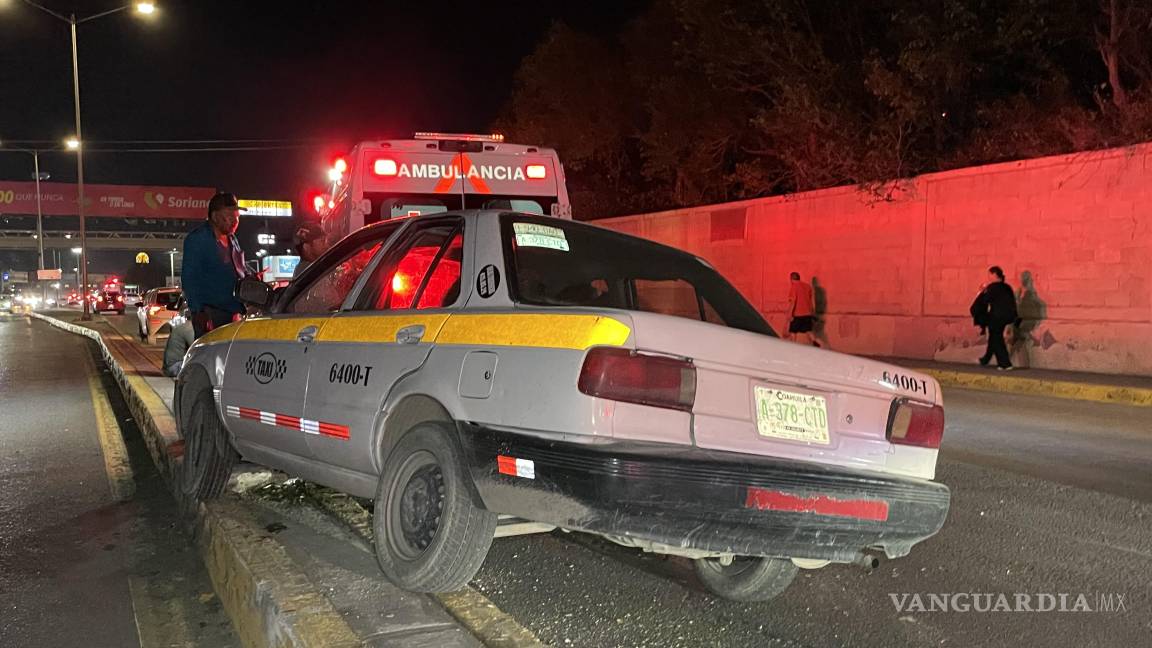 Taxista choca y lesiona a su pasajero, en Saltillo