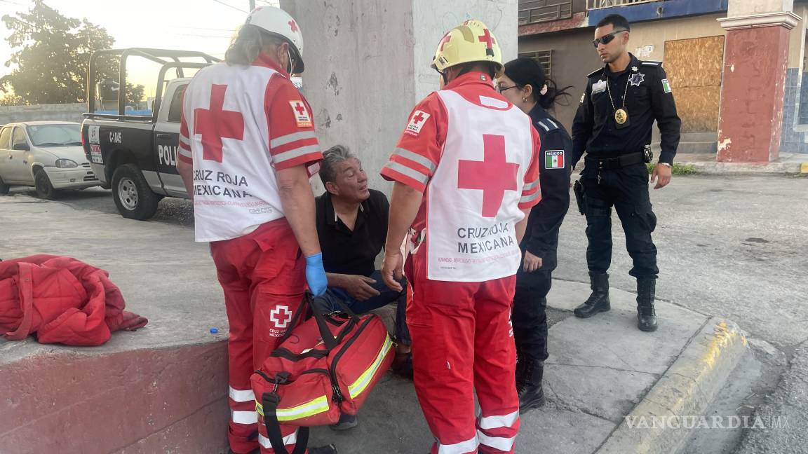 Albañil ebrio sufre fuerte caída tras ser desalojado en Saltillo