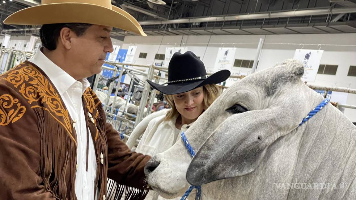 Asiste Cabeza de Vaca a reunión ganadera en Houston, pese a polémica en México