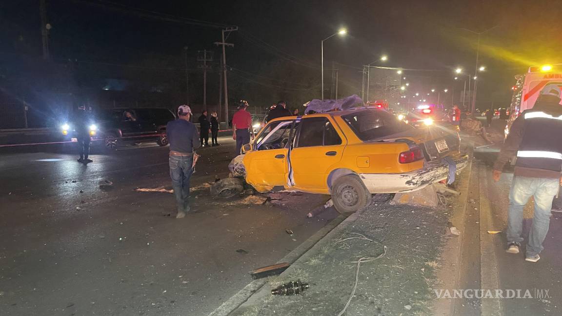 Hombre pierde el control de su auto y muere al estrellarlo en poste, en Ramos Arizpe