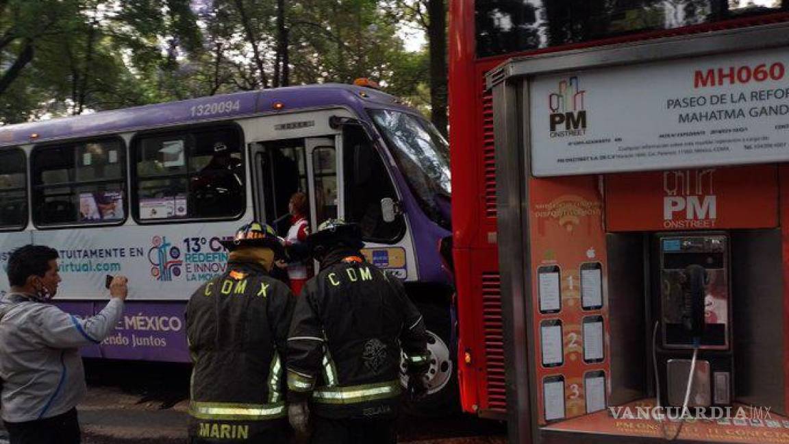 Se registra fuerte accidente en Metrobús en CDMX; reportan 50 heridos, 5 de ellos de gravedad