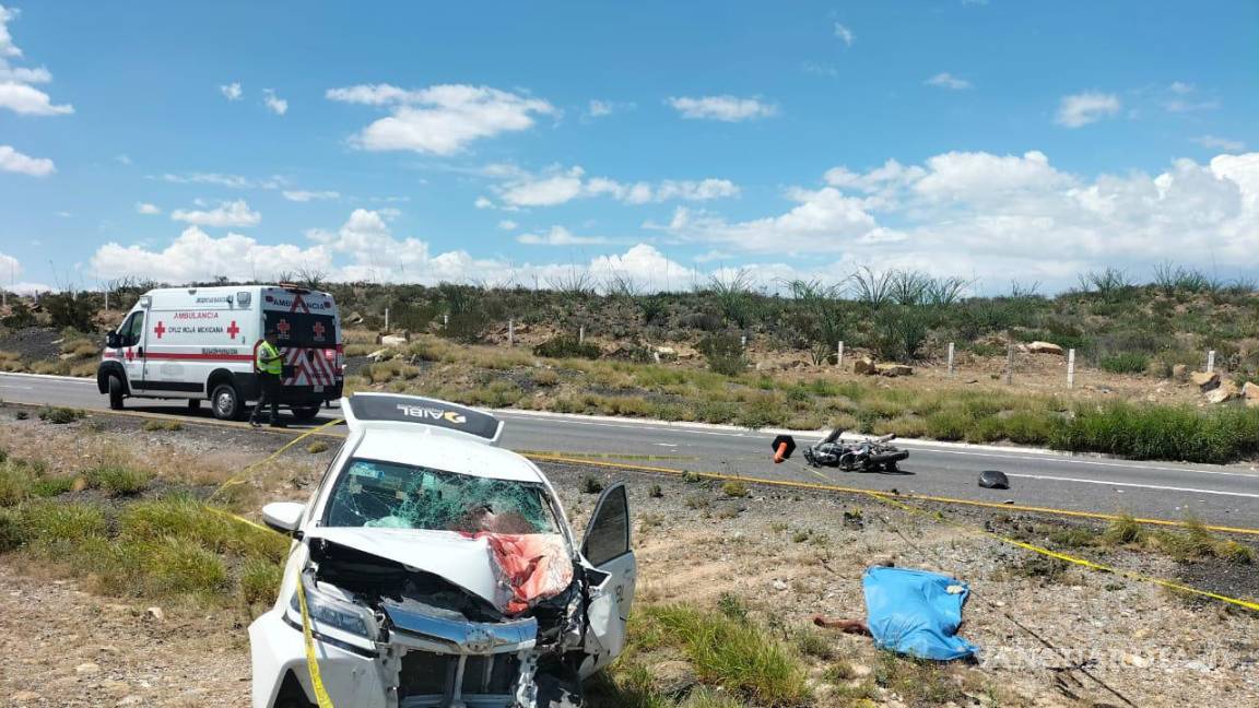 Pega a motocicleta por alcance en carretera Saltillo-Torreón y mata dos hermanos