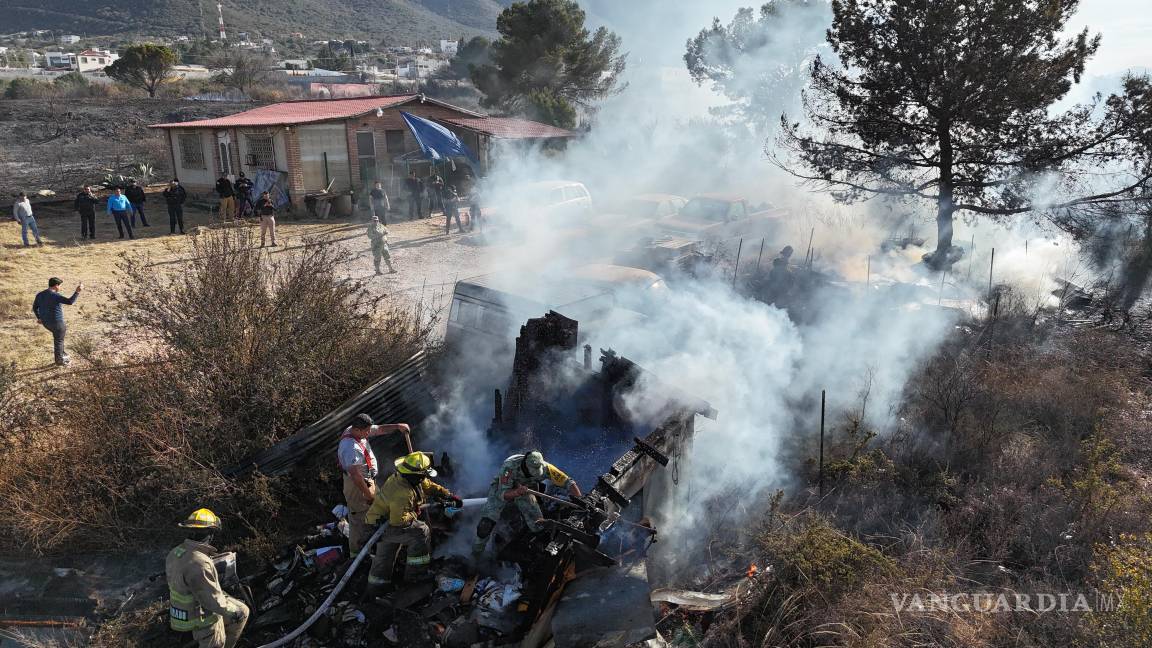 Saltillo: Arde predio en colonia Lomas de Lourdes; viento aviva las llamas y complica labor