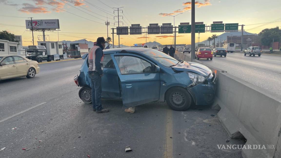 Saltillo: camión provoca fuerte accidente, responsable huye y abandona a su copiloto