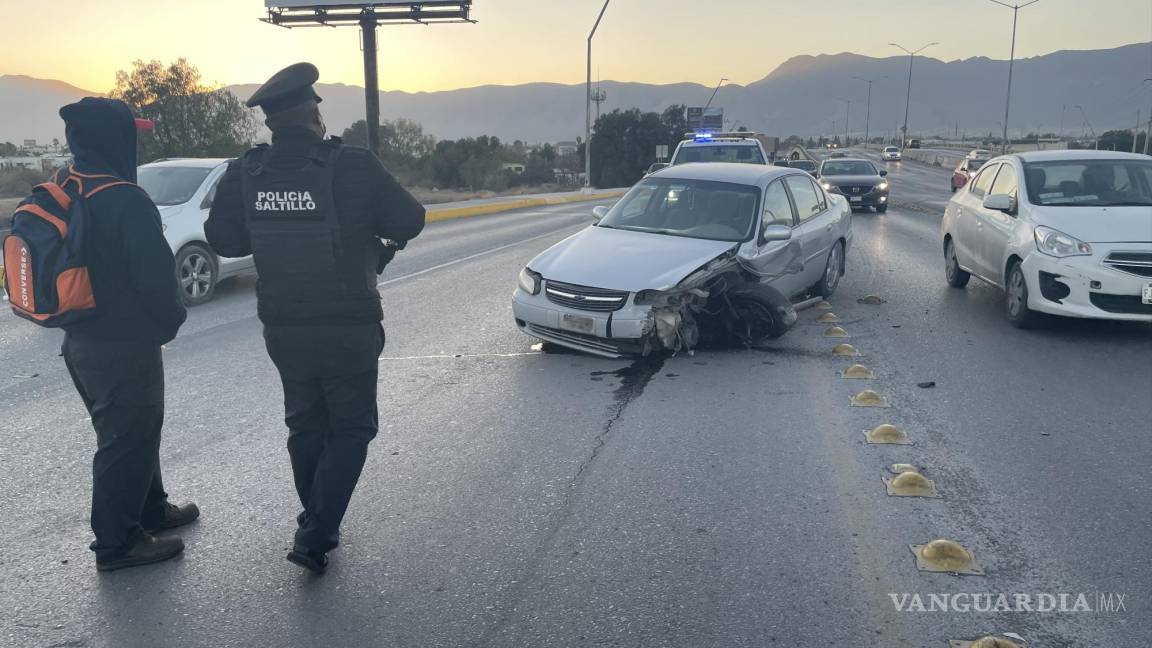Conductor choca a exceso de velocidad en Saltillo, no se reportan heridos