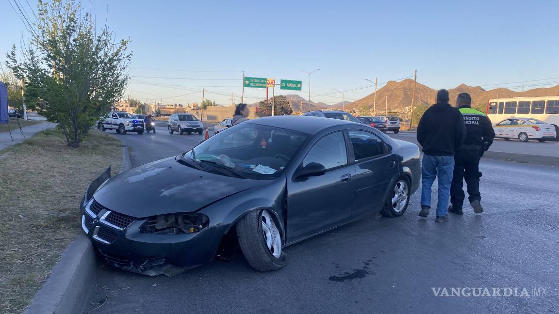 Acelerado provoca choque y obstruye la circulación en el bulevar Vito Alessio, en Saltillo