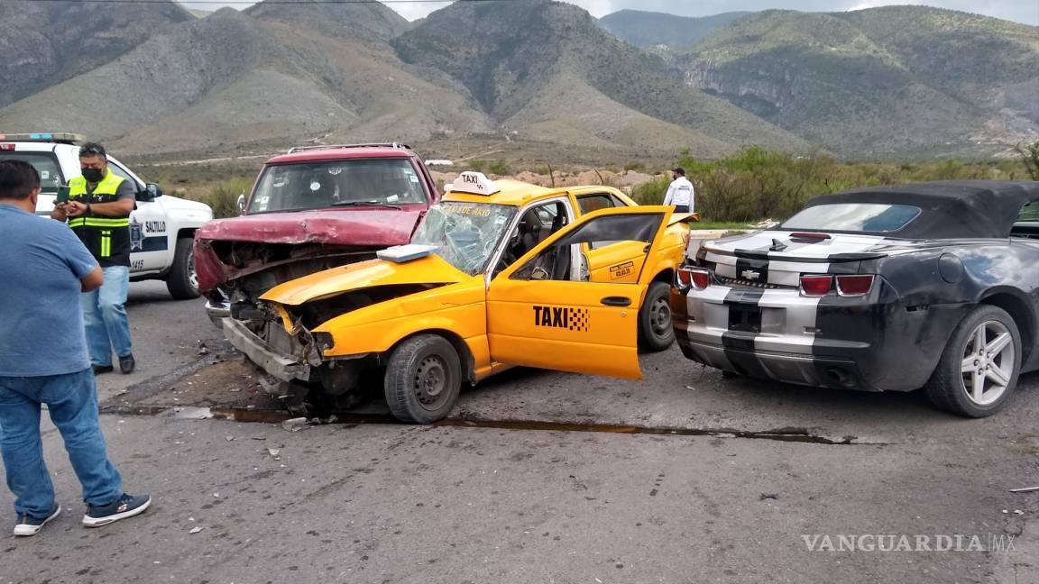 Taxista resulta herido en accidente múltiple en bulevar de Saltillo