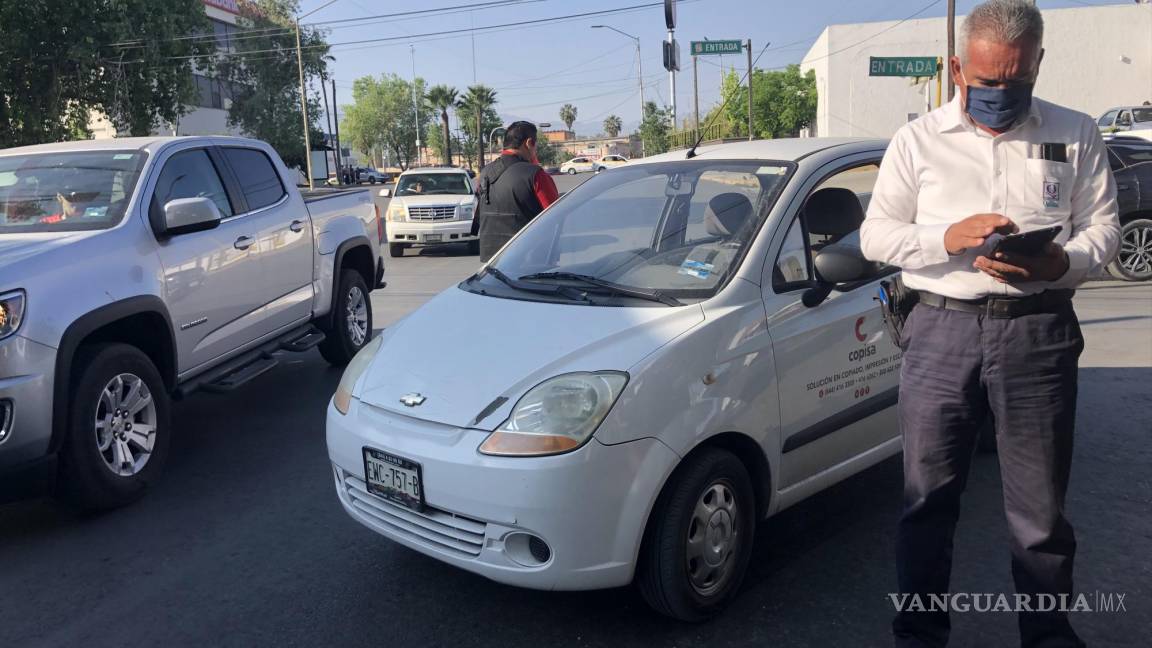 Automovilista le da empujón a mujer en la República, Saltillo