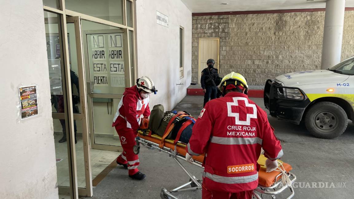 Por apurado se estrella con camión urbano y resulta herido