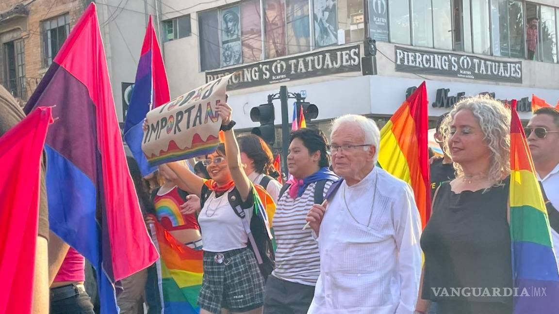 $!Raúl Vera, Obispo emérito de Saltillo, acompañó a las miles de personas que se dieron cita.