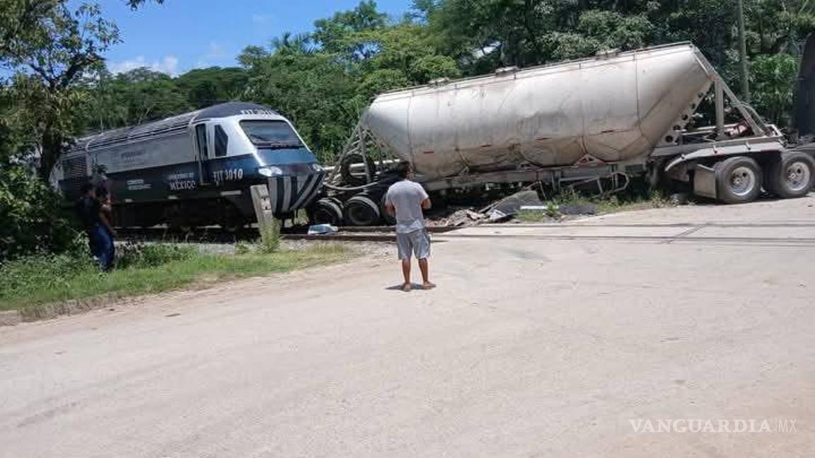 Choca tráiler con Tren Interoceánico en Macuspana, Tabasco