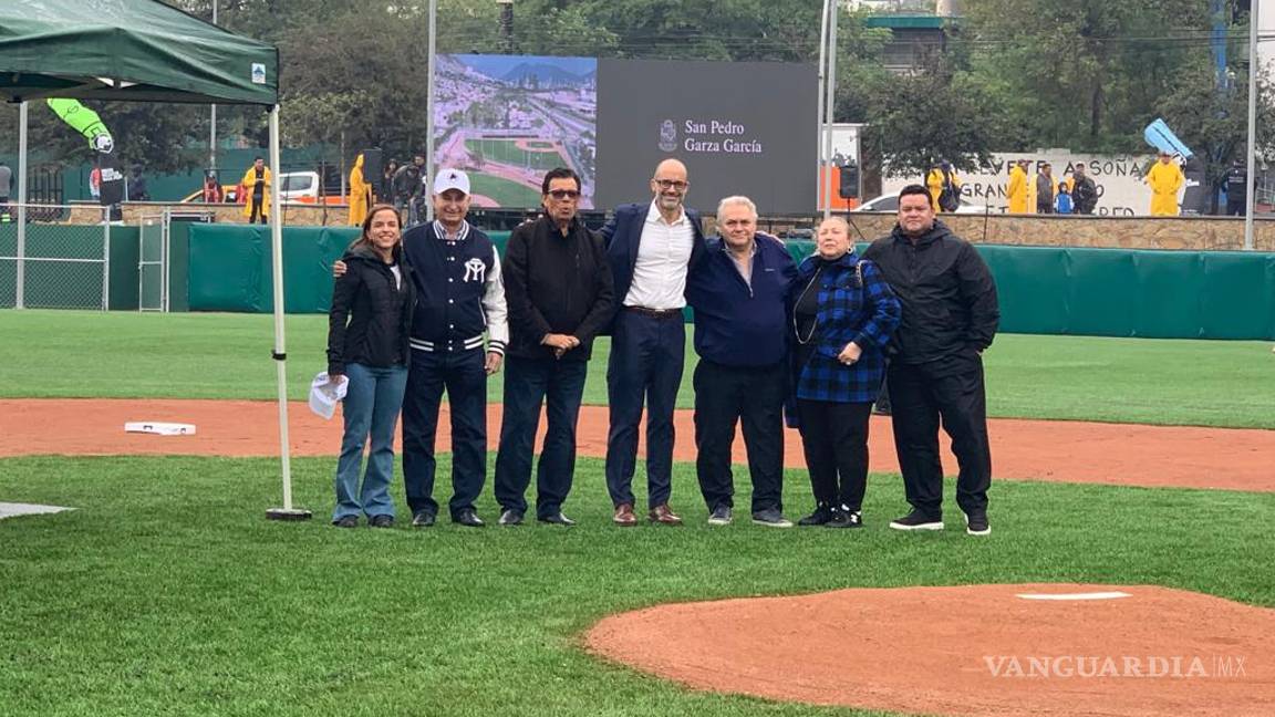 $!El exastro de los Dodgers de los Ángeles fue invitado por el empresario Carlos Bremer y el alcalde de San Pedro, Miguel Treviño de Hoyos.