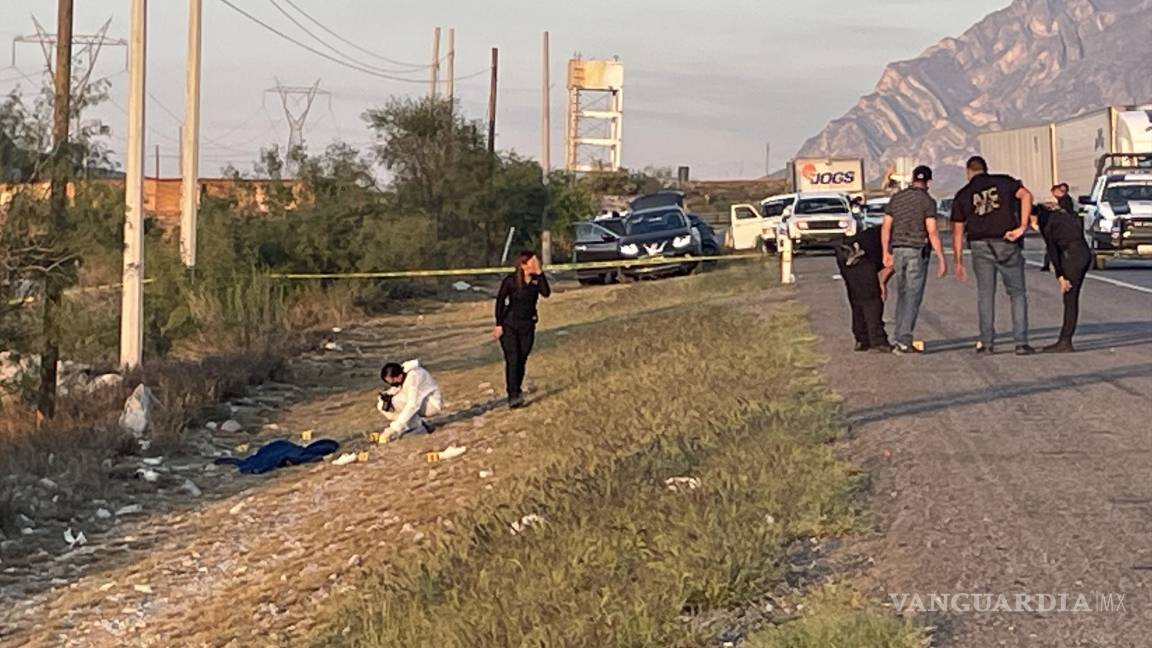 Hallan a hombre con 4 impactos de bala a orillas de la carretera Monterrey-Saltillo
