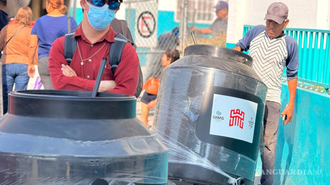 Simas Torreón concluye entrega de dos mil tinacos a bajo costo
