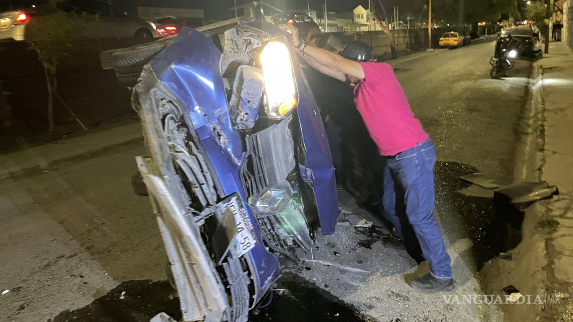 Conductor resulta grave tras volcar al norte de Saltillo; no portaba cinturón de seguridad