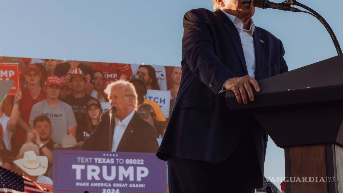 $!El expresidente Donald Trump habla durante un mitin en Waco, Texas.