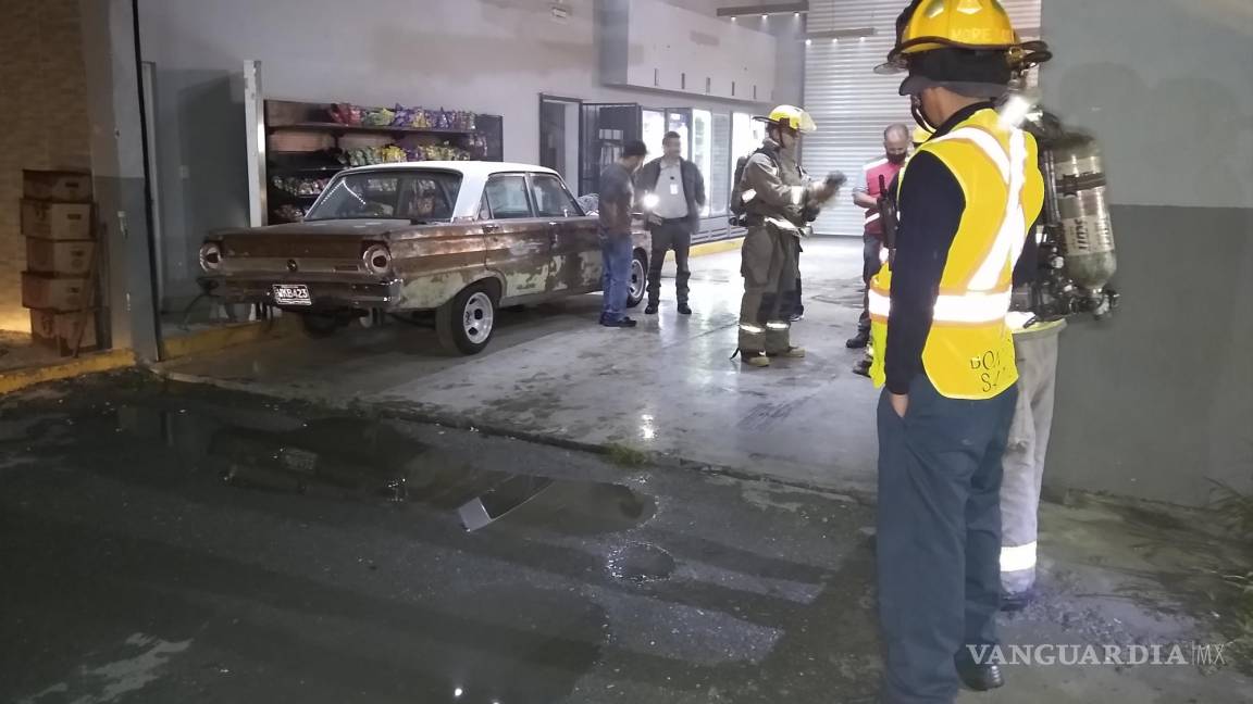 Alarma humo en empresa cervecera de Saltillo; empleados ‘quemaban llanta’