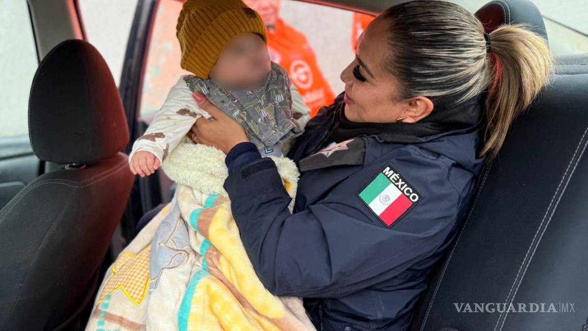 Abandona a bebé en el auto durante 20 minutos para buscar gasolina en Nuevo León