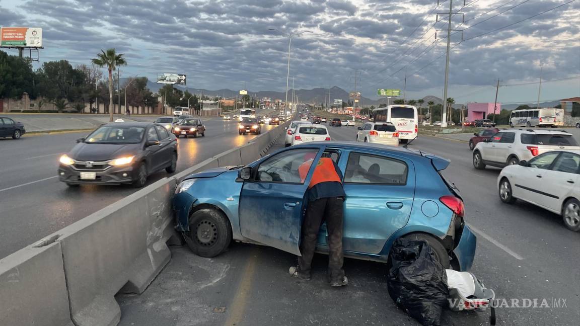 Saltillo: camión provoca fuerte accidente, responsable huye y abandona a su copiloto