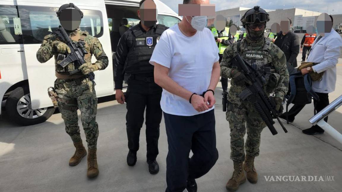 Arriba César Duarte a CDMX tras extradición de EU; celebran en Chihuahua su llegada al país