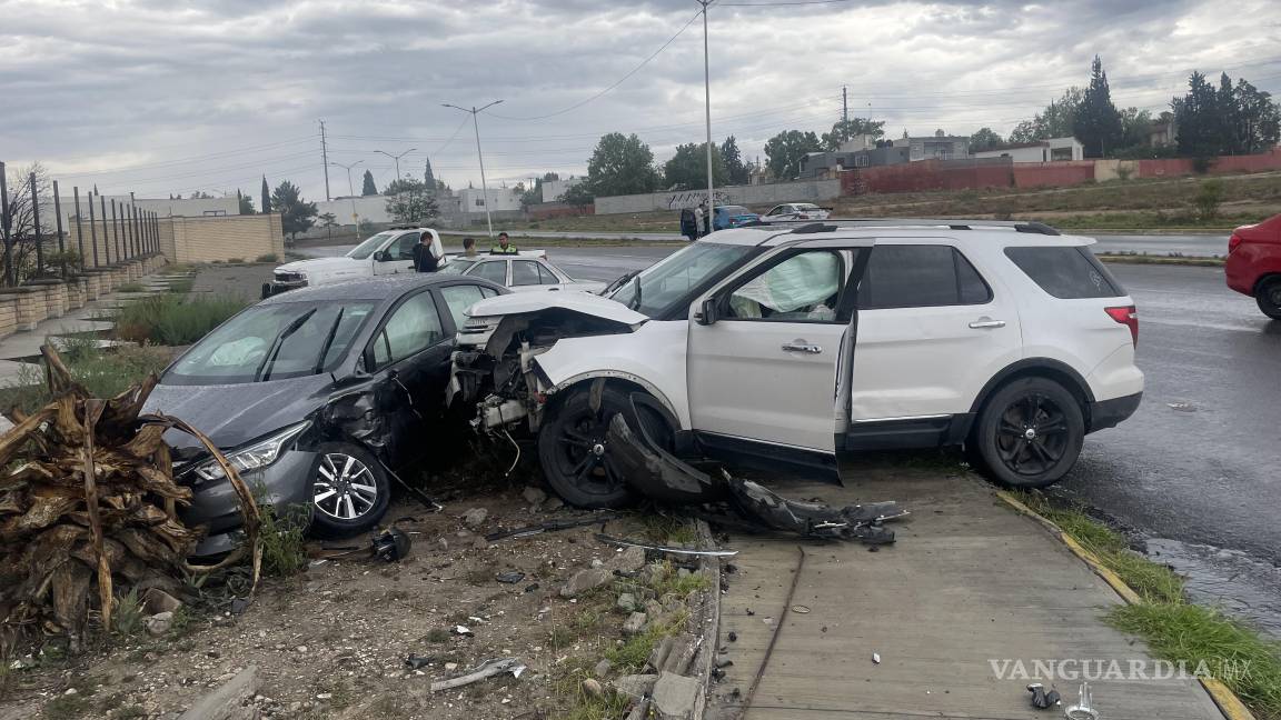 Saltillo: Choque en Emilio Arizpe de la Maza deja cuantiosos daños materiales y moviliza a autoridades