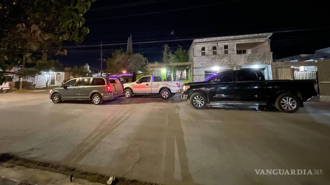 $!Familiares del hombre lo encontraron sin vida al interior de la vivienda en la colonia Ciudad Las Torres.