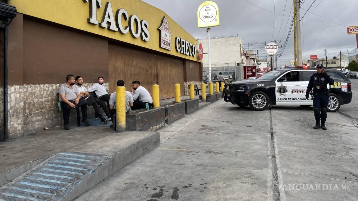 Se desploma techo de Tacos Checo en Saltillo; hay cuatro lesionados