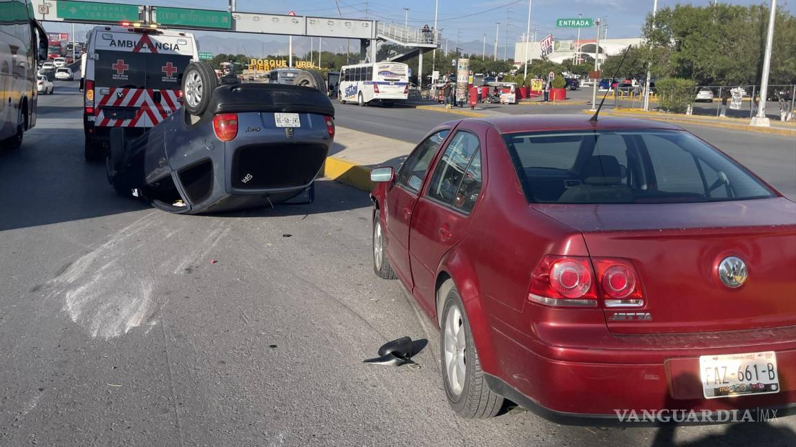 Accidente vial en el periférico Luis Echeverría Álvarez de Saltillo causa cierre de tráfico