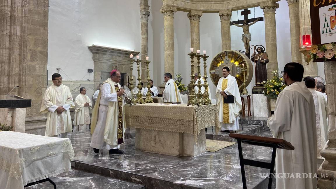 Obispo de Saltillo realiza Misa Crismal en la Parroquia Santiago Apóstol de Monclova