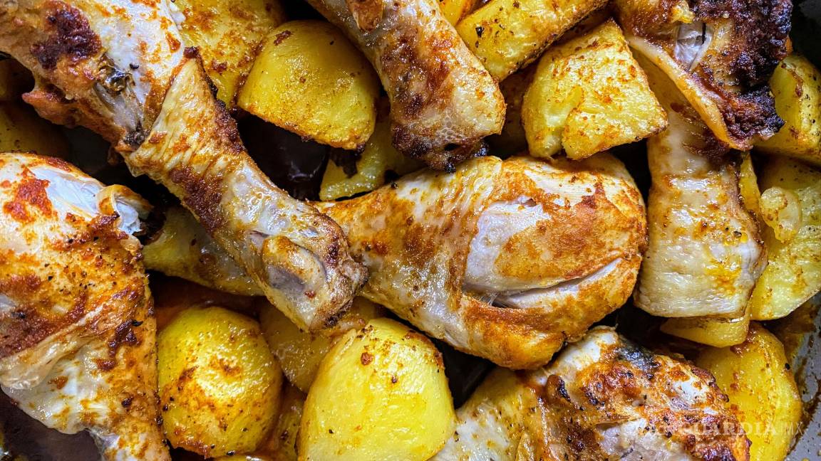 $!Pollo al horno con papas y especias.