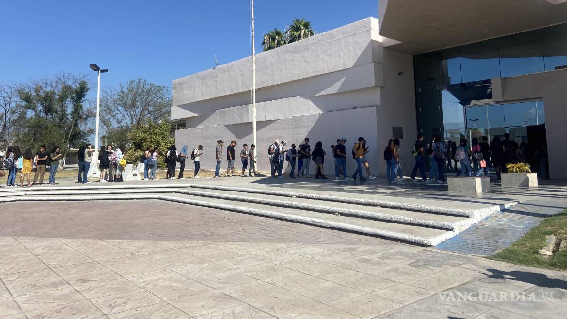 Beca UAdeC a 220 hijos de trabajadores de AHMSA; pagarán solo 10 pesos