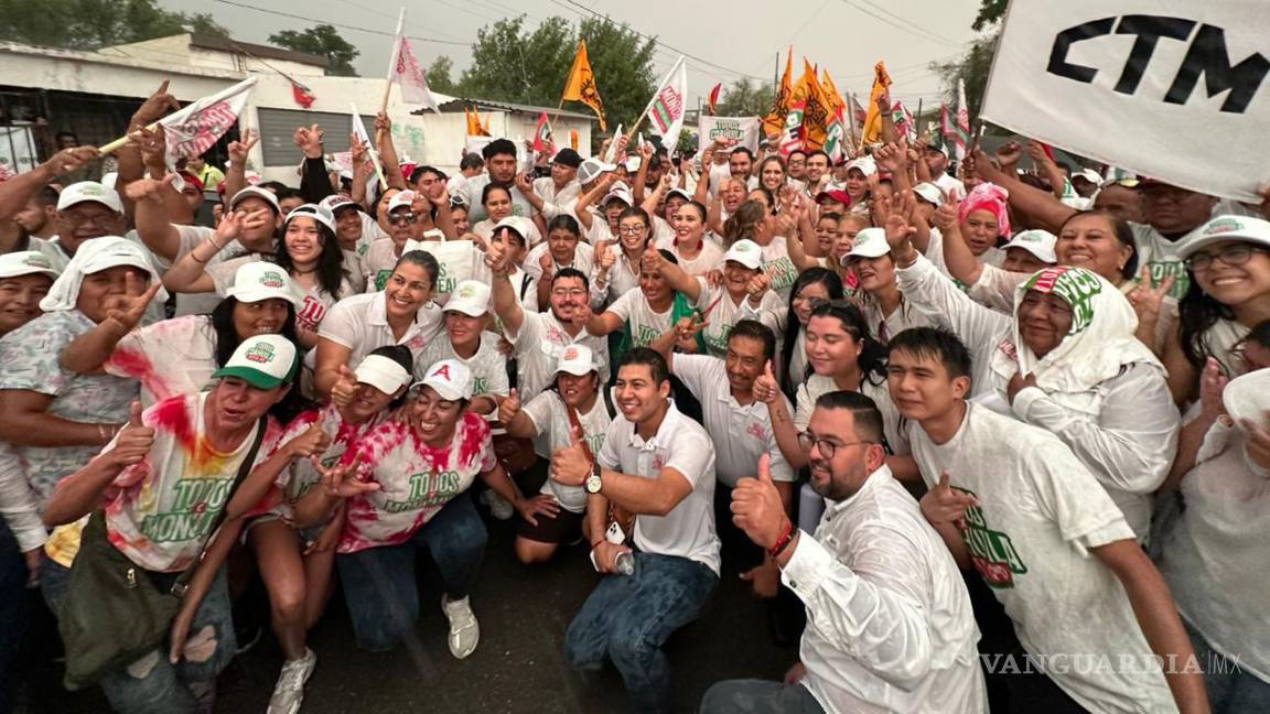 $!Alrededor de seis mil simpatizantes acudieron al cierre de campaña, a pesar del mal clima.