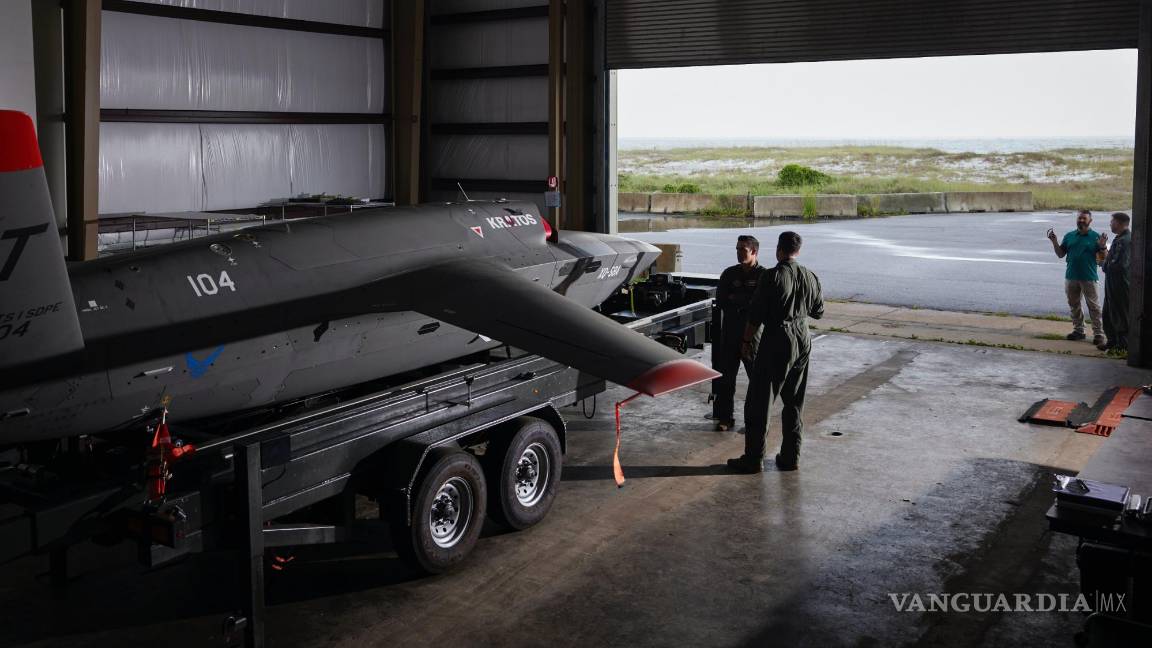 $!El avión experimental no tripulado XQ-58A Valkyrie de la Fuerza Aérea en la Base de la Fuerza Aérea de Eglin, cerca de Fort Walton Beach, Florida.