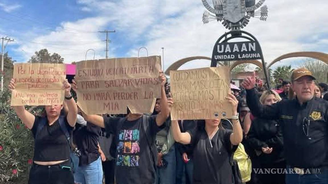 ‘Queremos ejercer sin miedo’: UAAAN Laguna protesta por asesinato de veterinario