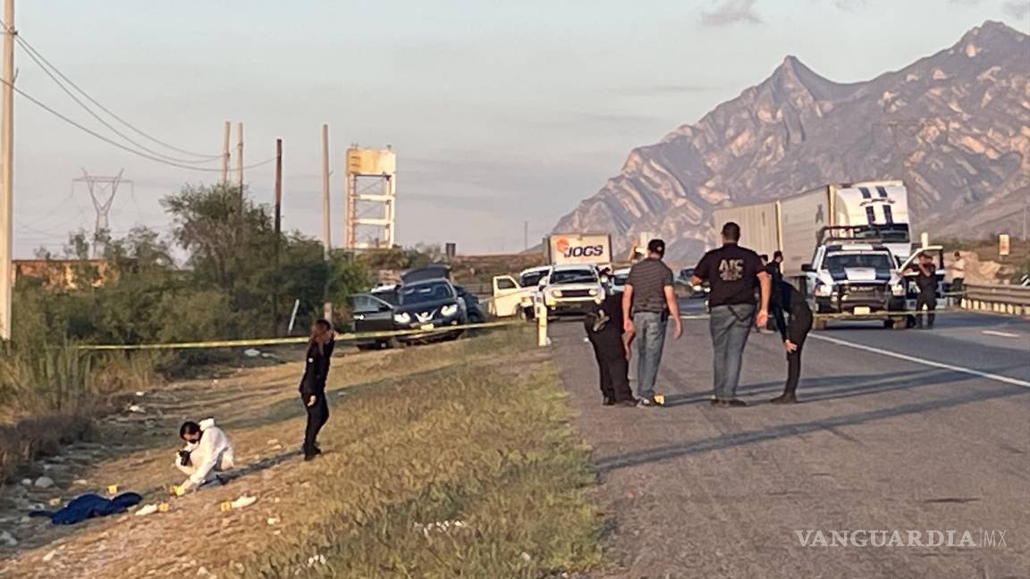 Hallan a hombre con 4 impactos de bala a orillas de la carretera Monterrey-Saltillo